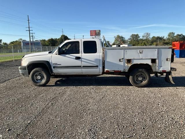 Image of Chevrolet 2500HD equipment image 1