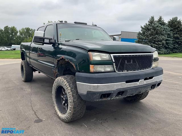 Image of Chevrolet Silverado equipment image 2