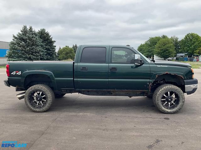 Image of Chevrolet Silverado equipment image 3