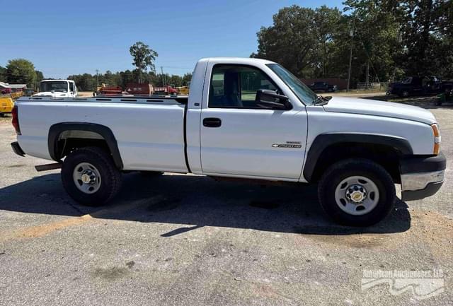 Image of Chevrolet Silverado equipment image 3