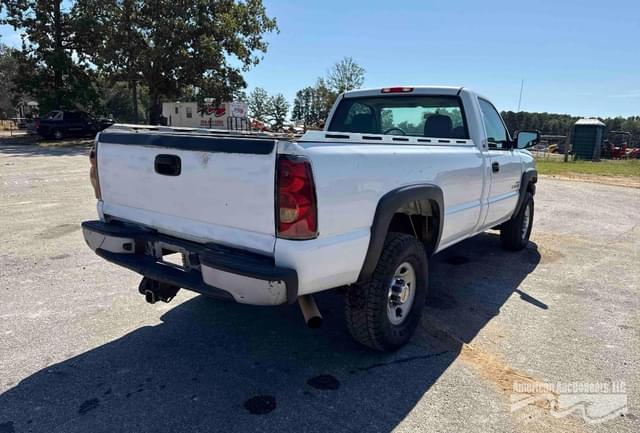 Image of Chevrolet Silverado equipment image 4