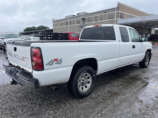 Image of Chevrolet Silverado equipment image 2