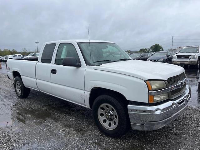 Image of Chevrolet Silverado equipment image 3