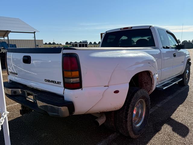 Image of Chevrolet 3500 equipment image 4