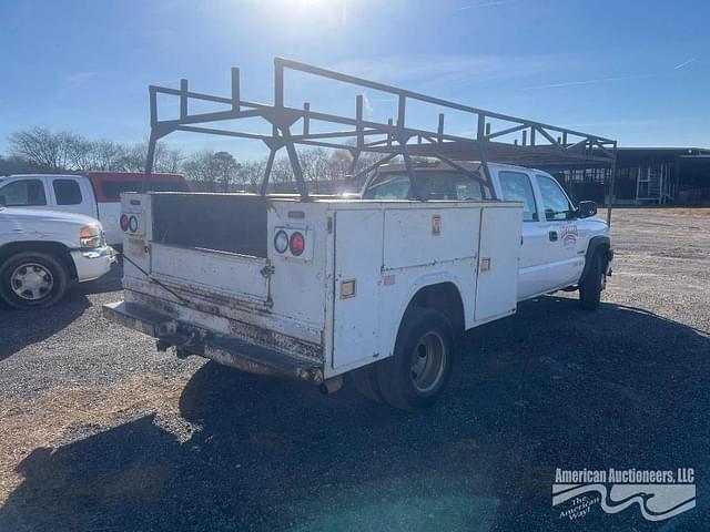 Image of Chevrolet Silverado equipment image 2