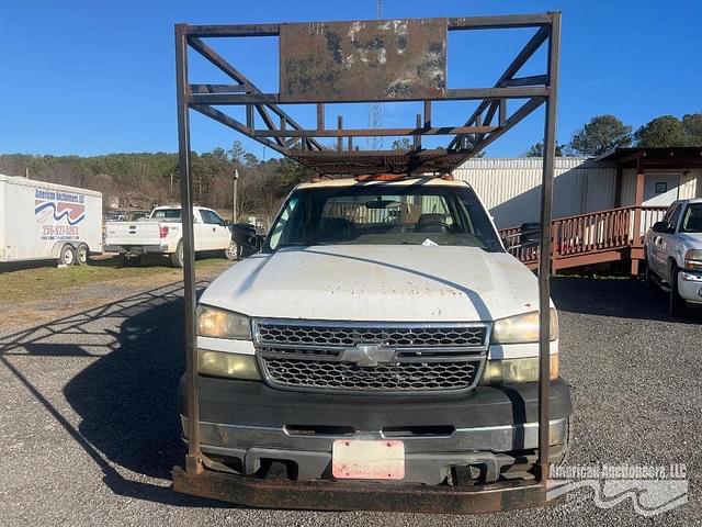 Image of Chevrolet Silverado equipment image 4