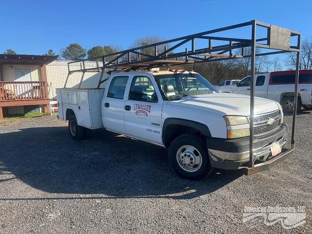 Image of Chevrolet Silverado equipment image 3