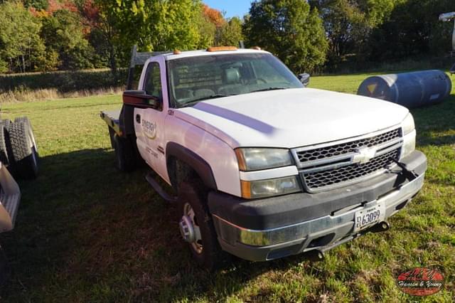 Image of Chevrolet Silverado equipment image 3