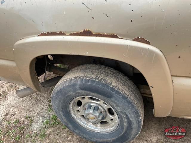 Image of Chevrolet Silverado equipment image 4