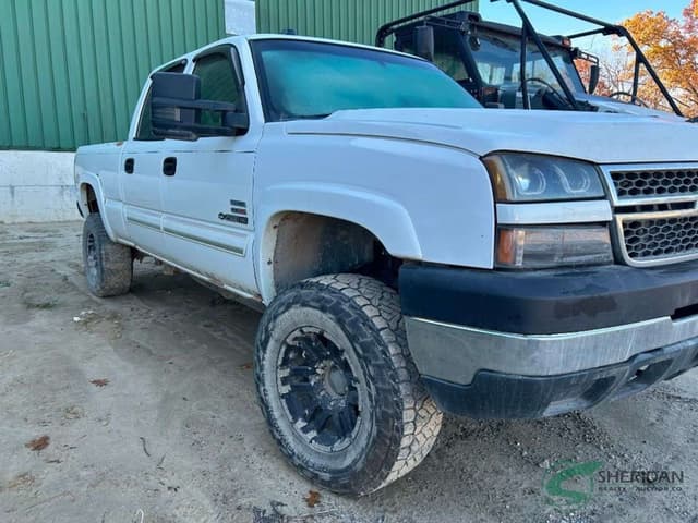 Image of Chevrolet Silverado equipment image 2