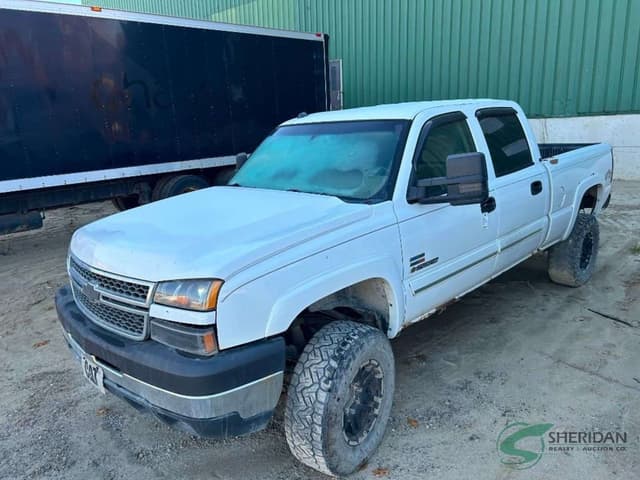 Image of Chevrolet Silverado equipment image 1