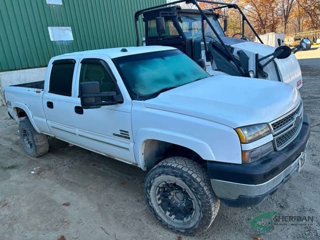 Image of Chevrolet Silverado equipment image 3