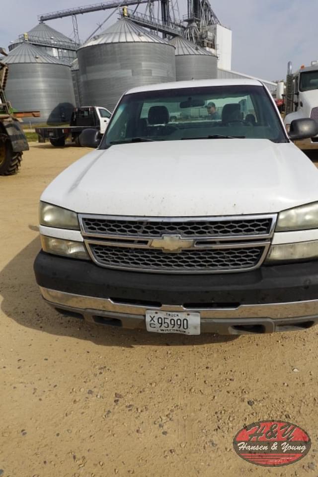 Image of Chevrolet Silverado equipment image 2