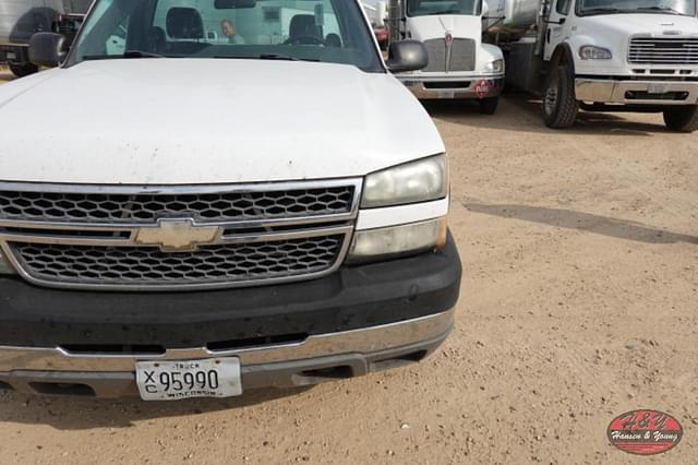 Image of Chevrolet Silverado equipment image 3