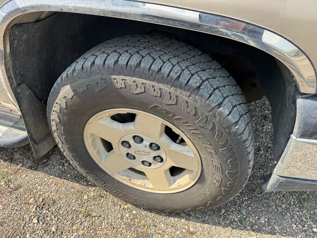 Image of Chevrolet Silverado equipment image 3