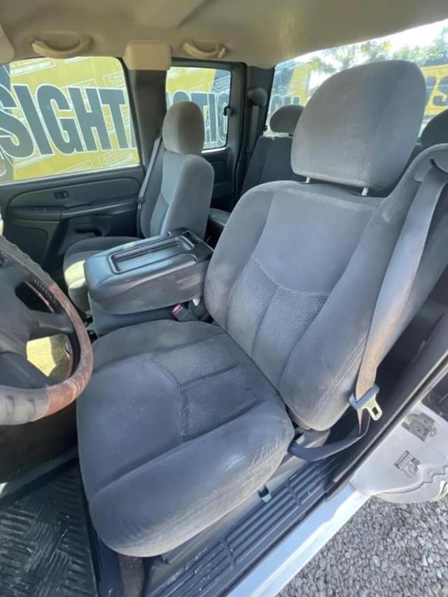 Image of Chevrolet 1500 equipment image 4