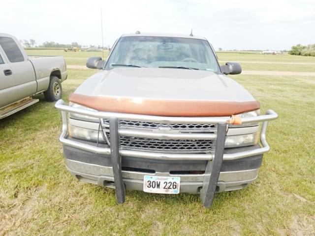Image of Chevrolet 2500HD equipment image 4