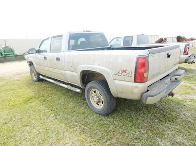 Image of Chevrolet 2500HD equipment image 3