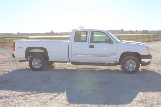 Image of Chevrolet 2500 equipment image 4