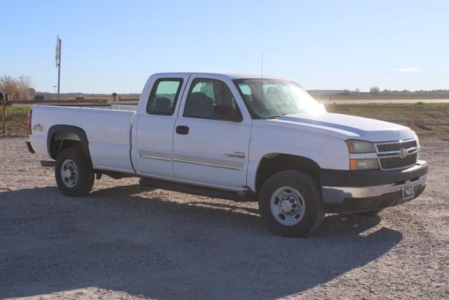 Image of Chevrolet 2500 equipment image 3