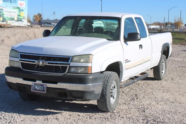 Image of Chevrolet 2500 equipment image 1