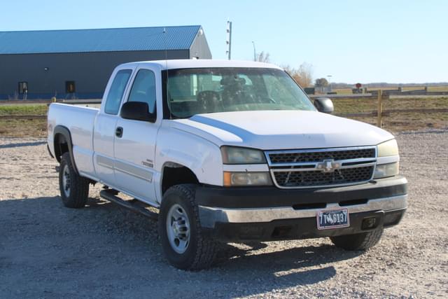 Image of Chevrolet 2500 equipment image 2