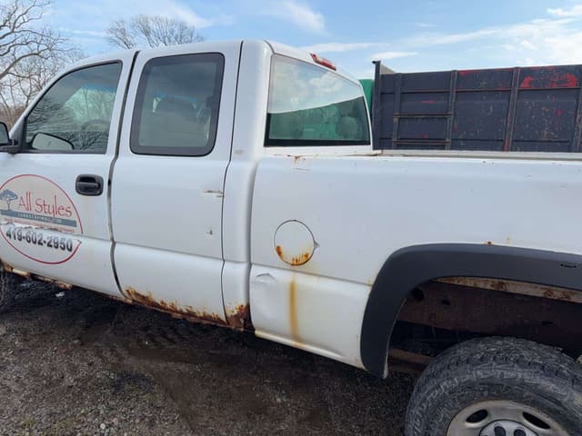 Image of Chevrolet 2500 equipment image 3