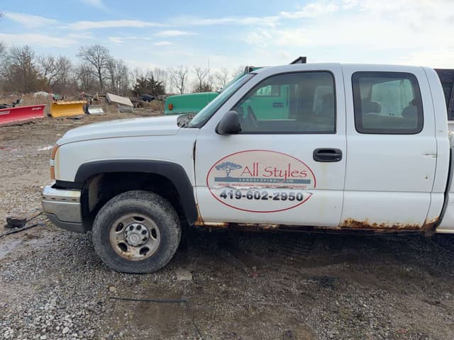 Image of Chevrolet 2500 equipment image 1