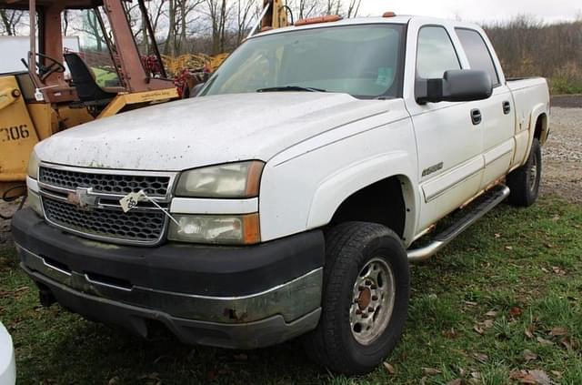 Image of Chevrolet 2500HD equipment image 3