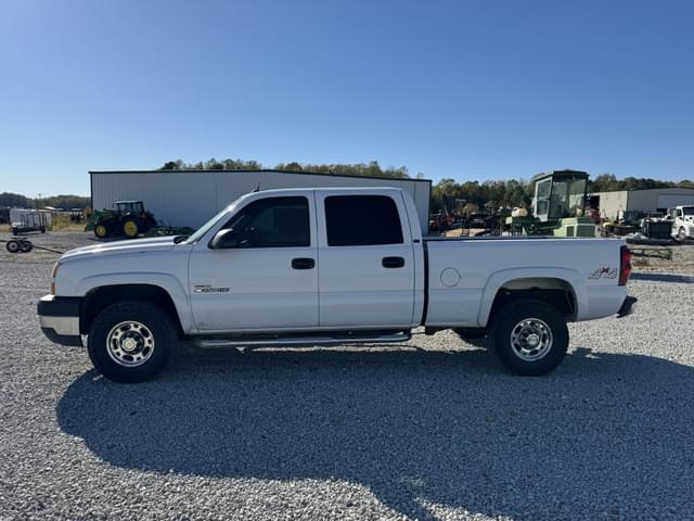 Image of Chevrolet 2500HD equipment image 3