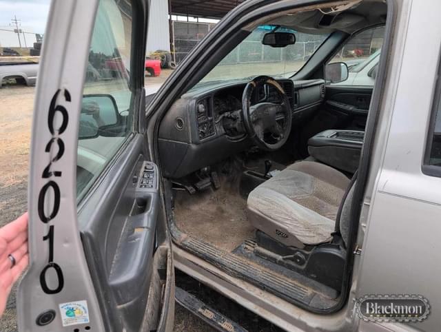 Image of Chevrolet 2500 equipment image 2
