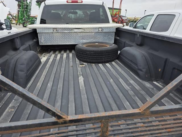 Image of Chevrolet 2500 equipment image 3