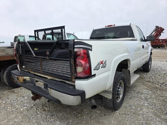 Image of Chevrolet 2500 equipment image 4