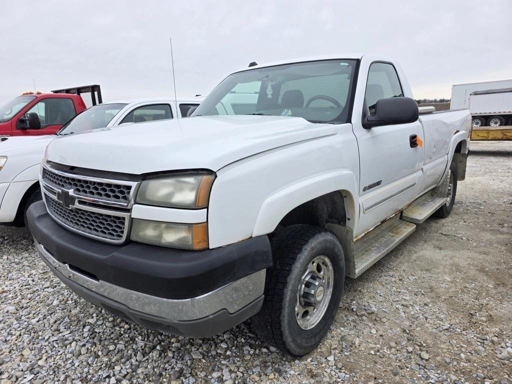 2005 Chevrolet 2500 Equipment Image0