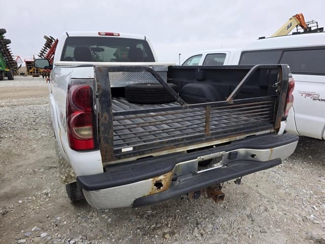 Image of Chevrolet 2500 equipment image 2