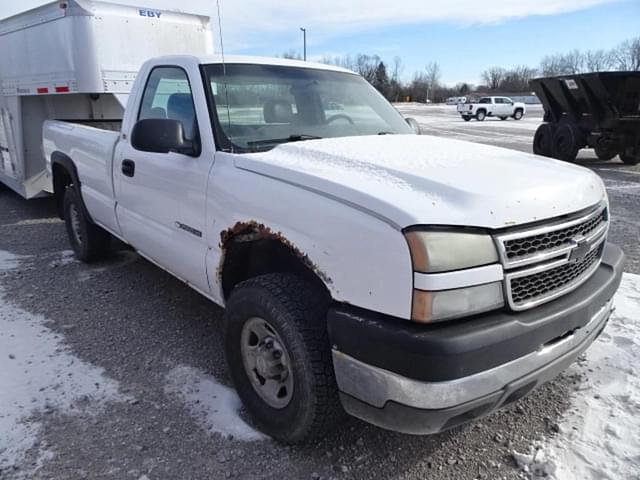 Image of Chevrolet 2500HD equipment image 1