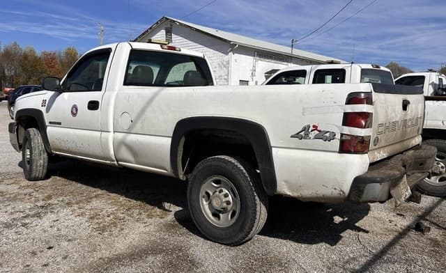 Image of Chevrolet 2500HD equipment image 2