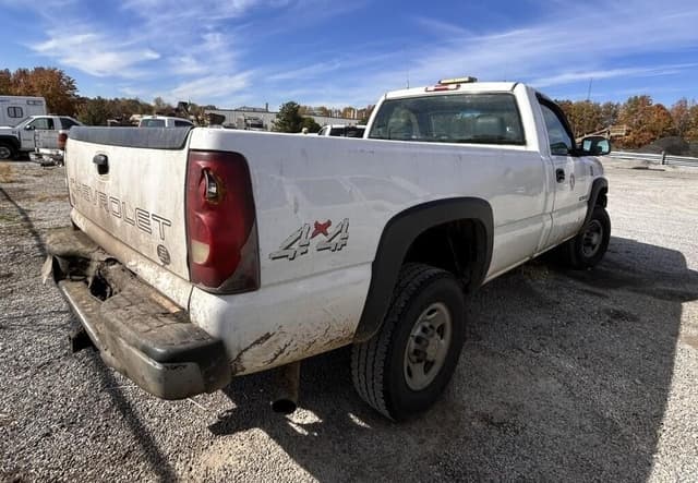 Image of Chevrolet 2500HD equipment image 3