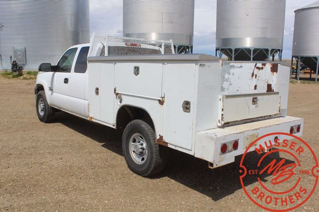 Image of Chevrolet 3500 equipment image 2