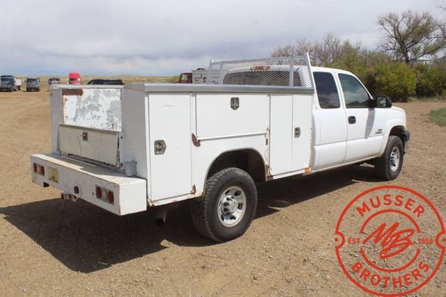 Image of Chevrolet 3500 equipment image 4