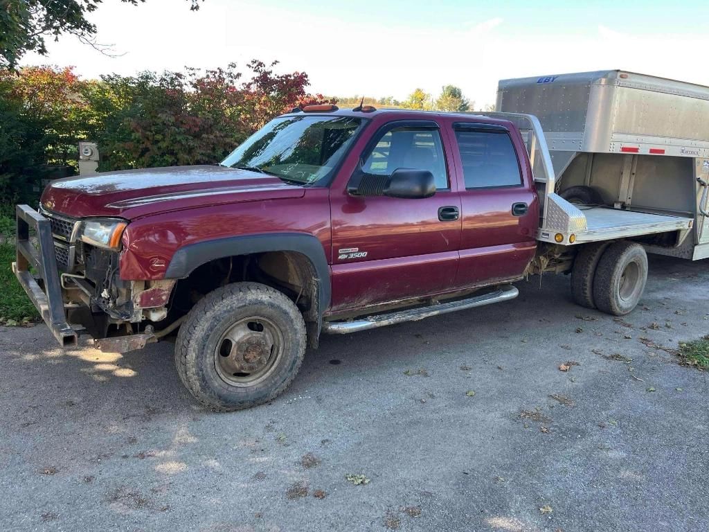 2005 Chevrolet 3500 Equipment Image0