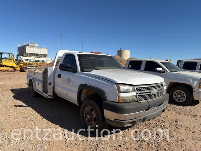 Image of Chevrolet 3500 equipment image 4
