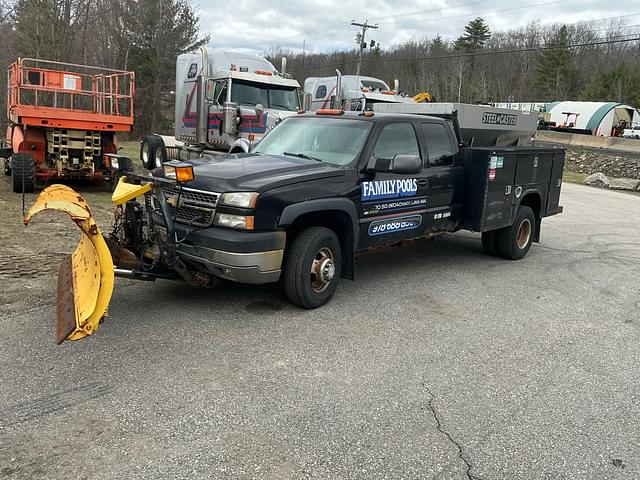 Image of Chevrolet 3500 equipment image 2