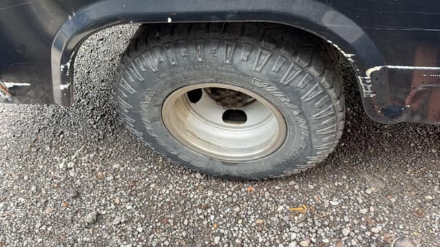 Image of Chevrolet 3500 equipment image 4