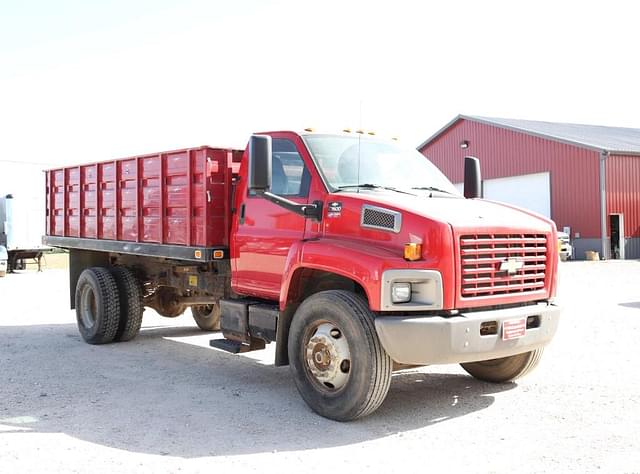 Image of Chevrolet C7500 equipment image 2