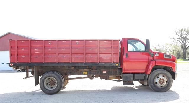 Image of Chevrolet C7500 equipment image 3