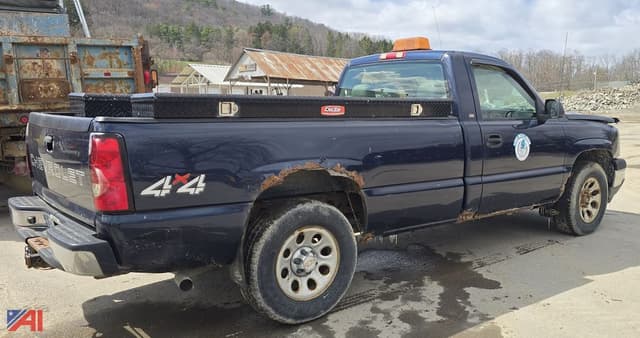 Image of Chevrolet 1500 equipment image 3