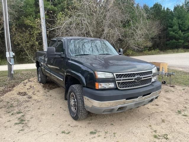 Image of Chevrolet 2500HD equipment image 2