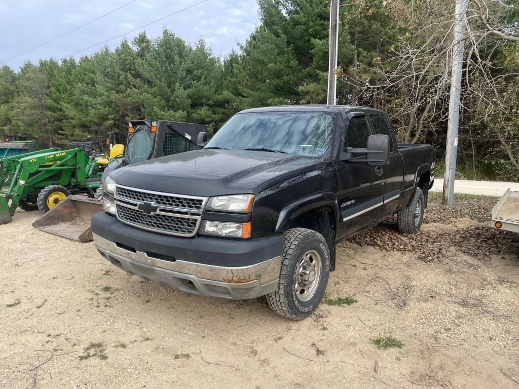 2005 Chevrolet 2500HD Equipment Image0