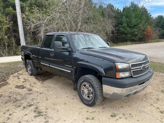 Image of Chevrolet 2500HD equipment image 3